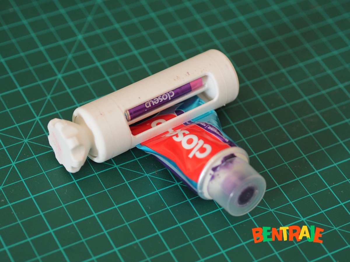 Print-in-place toothpaste squeezer